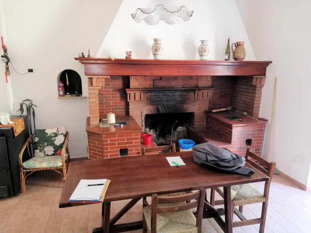 1521-Complesso immobiliare di ampia superficie con villa d'epoca dependance e 150 ettari di terreno in posizione collinare-Montecatini Val di Cecina-11 Agenzia Immobiliare ASIP