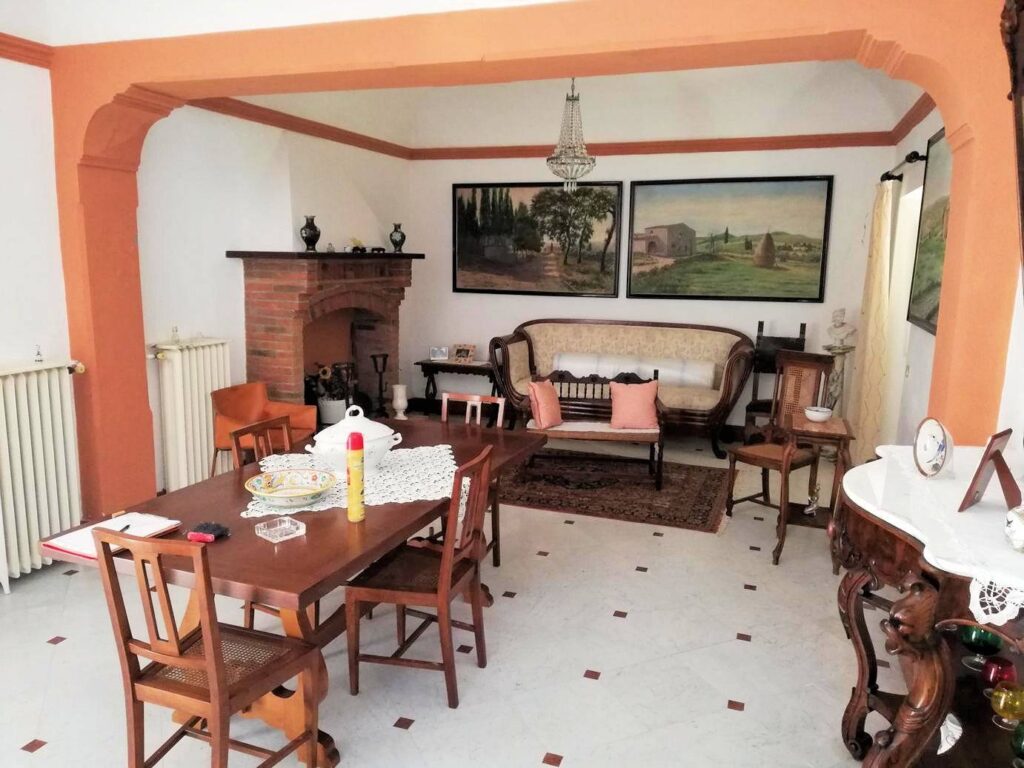 1521-Complesso immobiliare di ampia superficie con villa d'epoca dependance e 150 ettari di terreno in posizione collinare-Montecatini Val di Cecina-10 Agenzia Immobiliare ASIP
