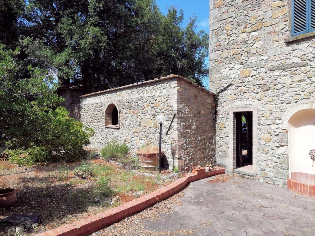 1521-Complesso immobiliare di ampia superficie con villa d'epoca dependance e 150 ettari di terreno in posizione collinare-Montecatini Val di Cecina-6 Agenzia Immobiliare ASIP