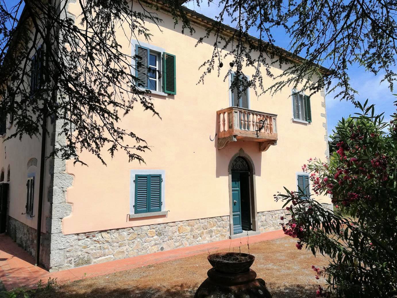 1521-Complesso immobiliare di ampia superficie con villa d'epoca dependance e 150 ettari di terreno in posizione collinare-Montecatini Val di Cecina-1 Agenzia Immobiliare ASIP