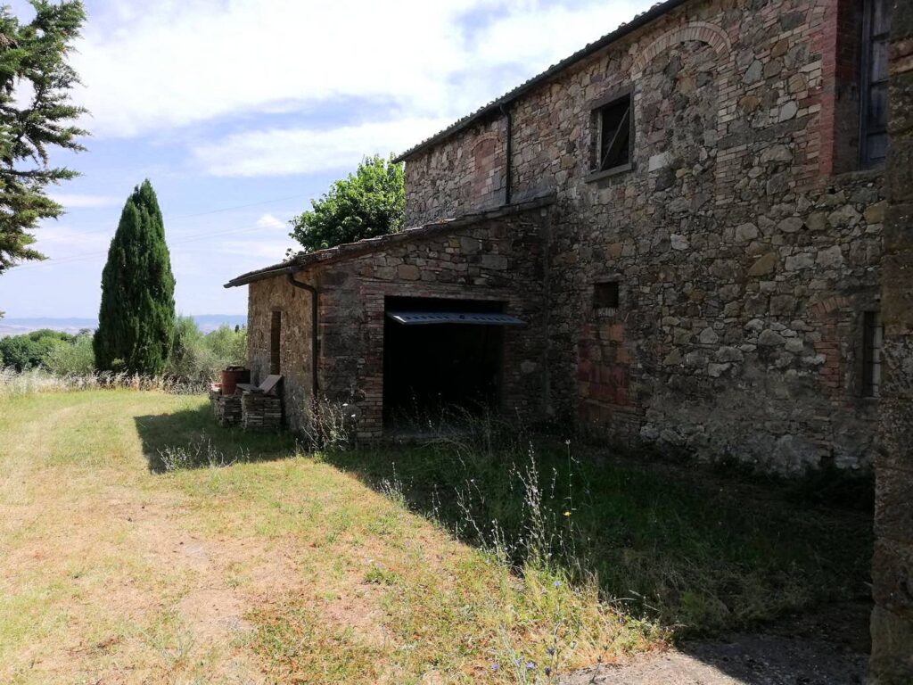 1521-Complesso immobiliare di ampia superficie con villa d'epoca dependance e 150 ettari di terreno in posizione collinare-Montecatini Val di Cecina-8 Agenzia Immobiliare ASIP