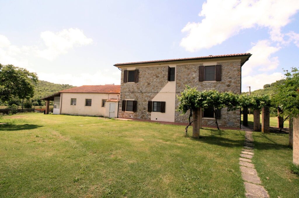 1522-Casale in stile rustico Toscano con annessi e terreno a venti minuti dal mare-Monteverdi Marittimo-5 Agenzia Immobiliare ASIP