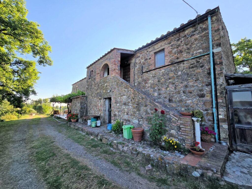 1524-Casale in stile rustico Toscano in posizione panoramica con annesso e 54 ettari di terreno-Monterotondo Marittimo-2 Agenzia Immobiliare ASIP