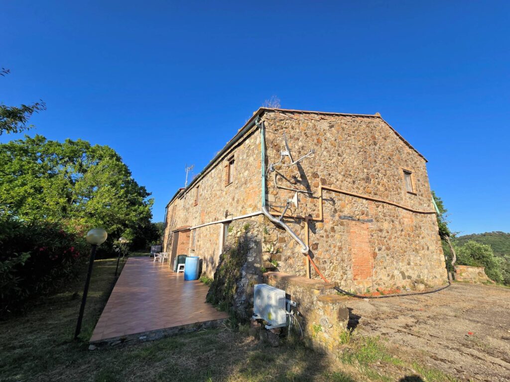 1524-Casale in stile rustico Toscano in posizione panoramica con annesso e 54 ettari di terreno-Monterotondo Marittimo-5 Agenzia Immobiliare ASIP