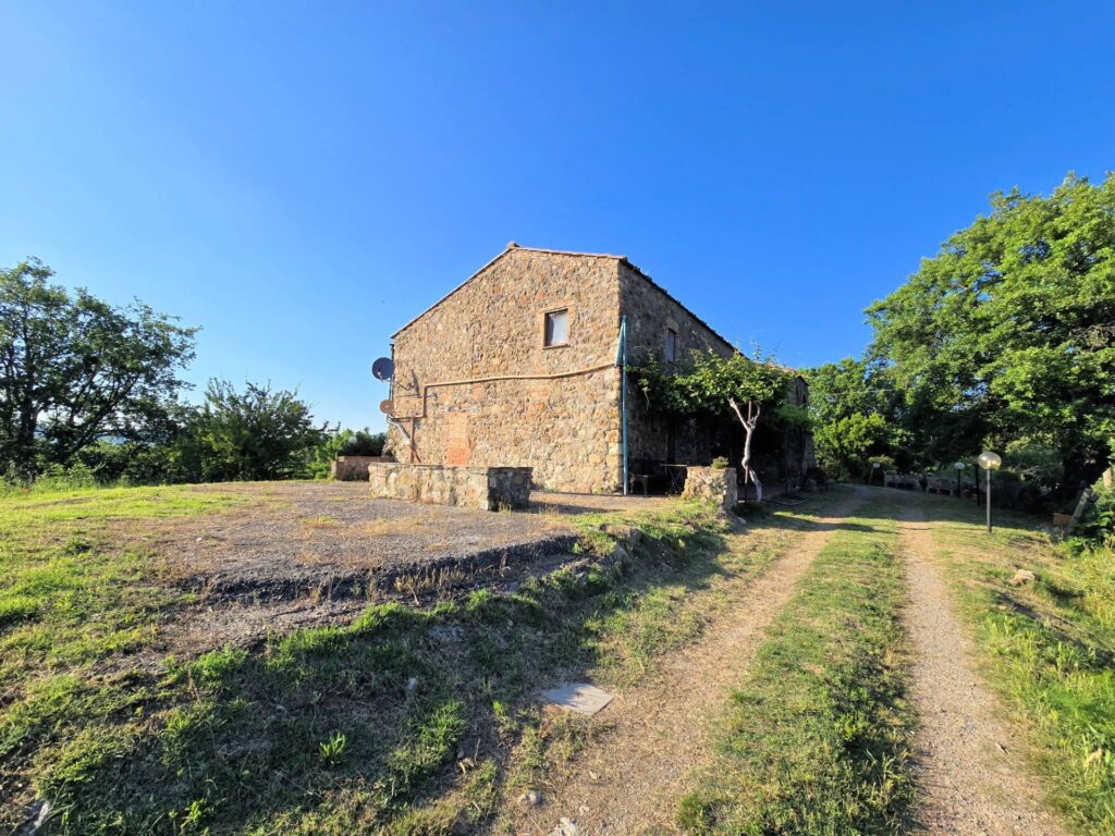 1524-Casale in stile rustico Toscano in posizione panoramica con annesso e 54 ettari di terreno-Monterotondo Marittimo-10 Agenzia Immobiliare ASIP
