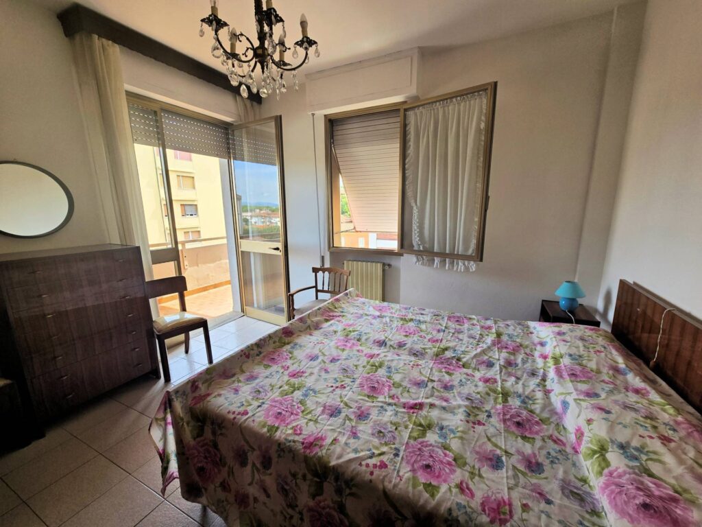 1529-Appartamento al piano alto con ascensore a 150 metri dal mare-Camaiore-5 Agenzia Immobiliare ASIP