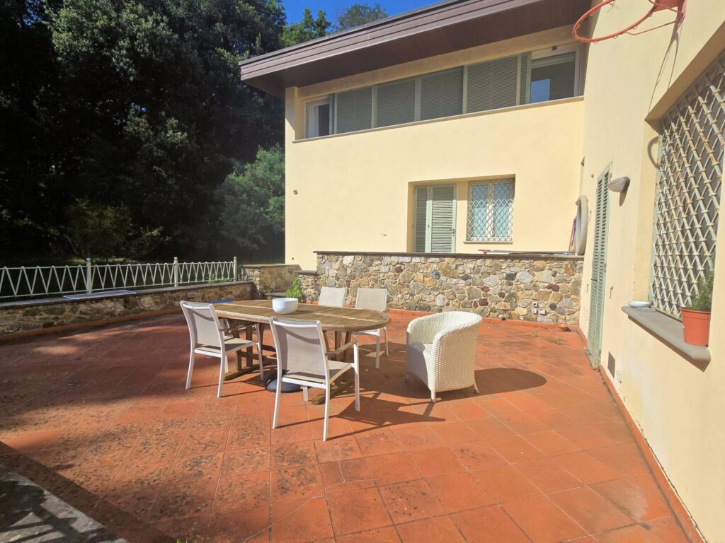 1530-Villa di dimensioni molto importanti con ampio parco in ottima location-Montemurlo-7 Agenzia Immobiliare ASIP