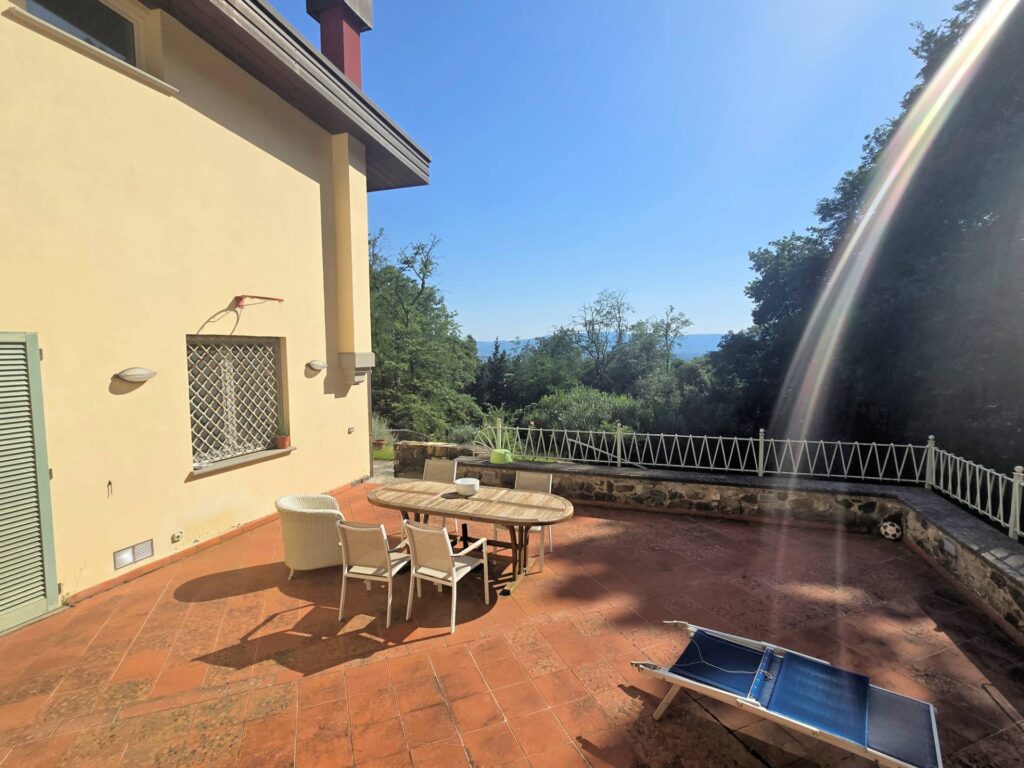 1530-Villa di dimensioni molto importanti con ampio parco in ottima location-Montemurlo-8 Agenzia Immobiliare ASIP