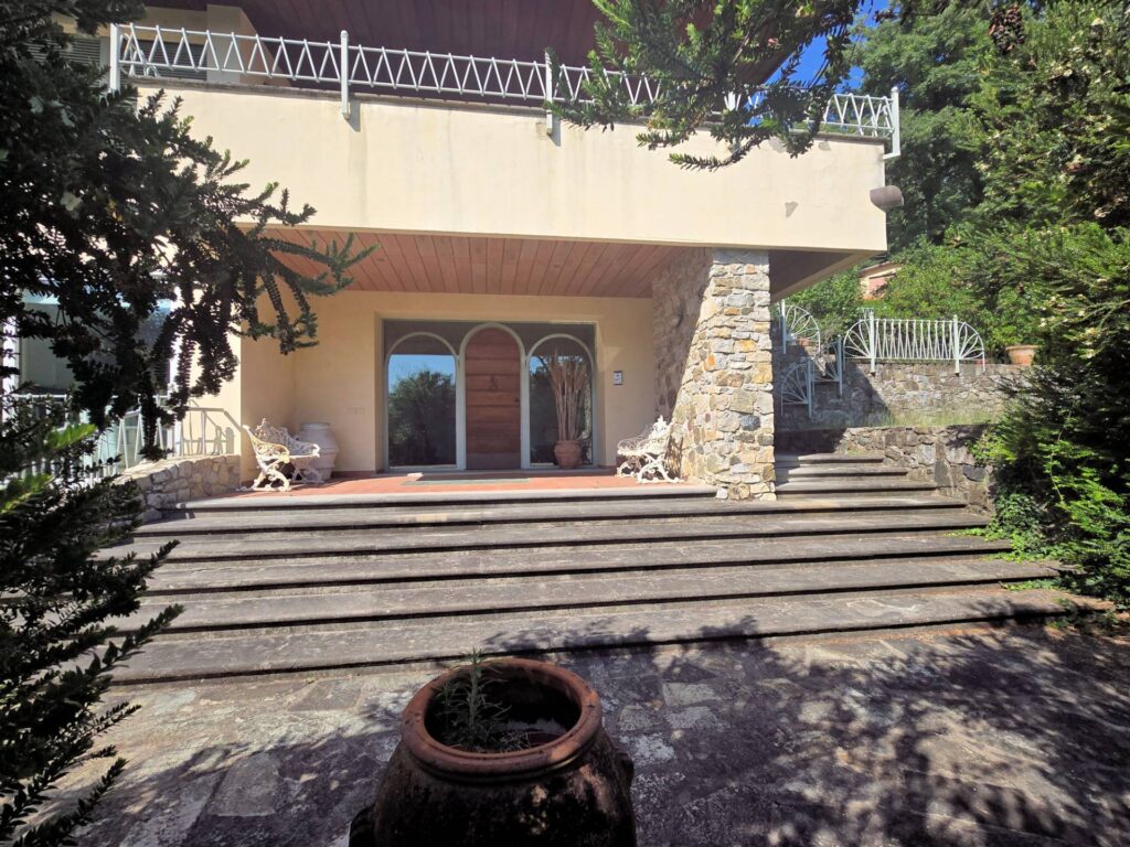 1530-Villa di dimensioni molto importanti con ampio parco in ottima location-Montemurlo-11 Agenzia Immobiliare ASIP