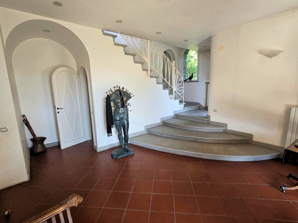 1530-Villa di dimensioni molto importanti con ampio parco in ottima location-Montemurlo-23 Agenzia Immobiliare ASIP