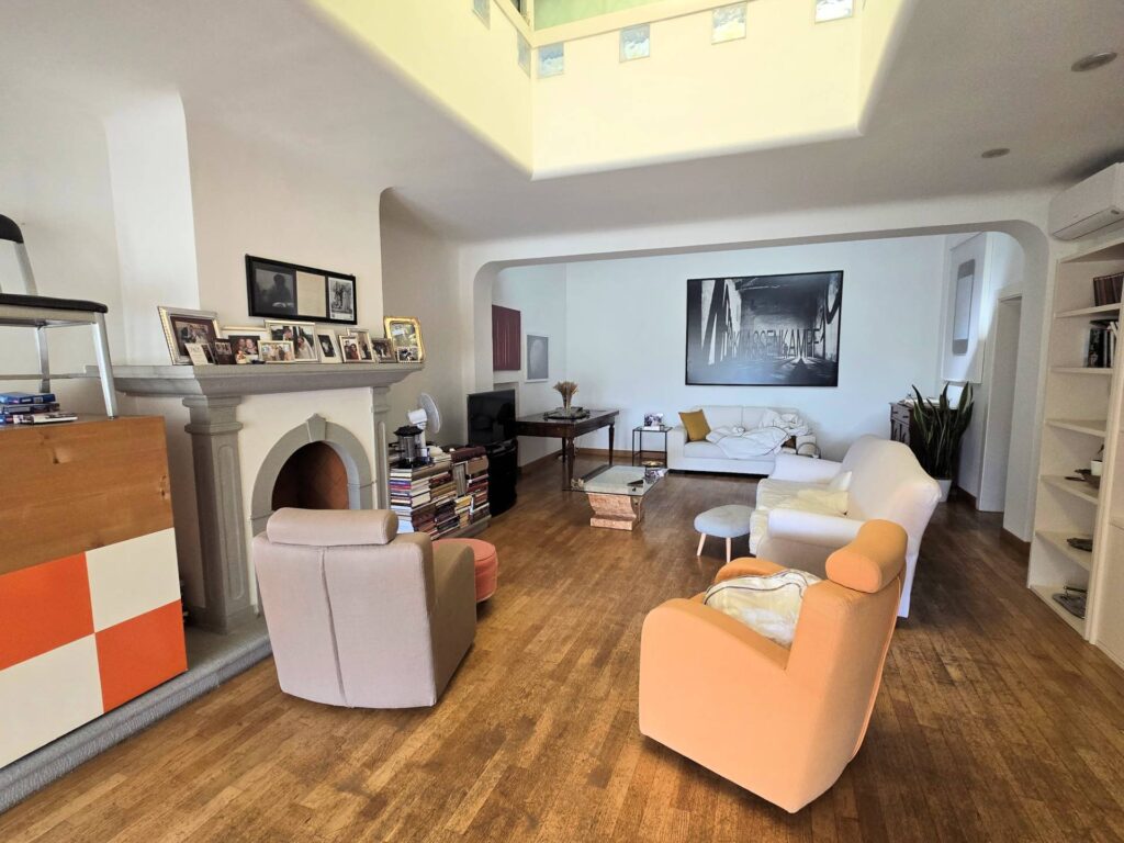 1530-Villa di dimensioni molto importanti con ampio parco in ottima location-Montemurlo-22 Agenzia Immobiliare ASIP