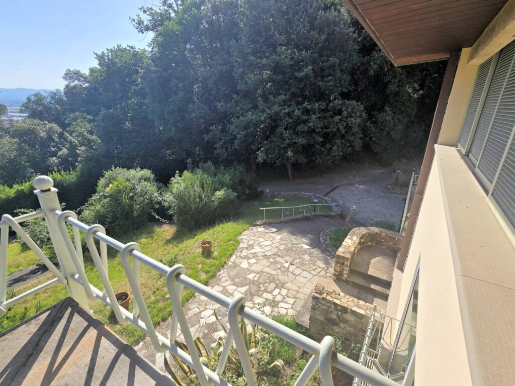 1530-Villa di dimensioni molto importanti con ampio parco in ottima location-Montemurlo-14 Agenzia Immobiliare ASIP