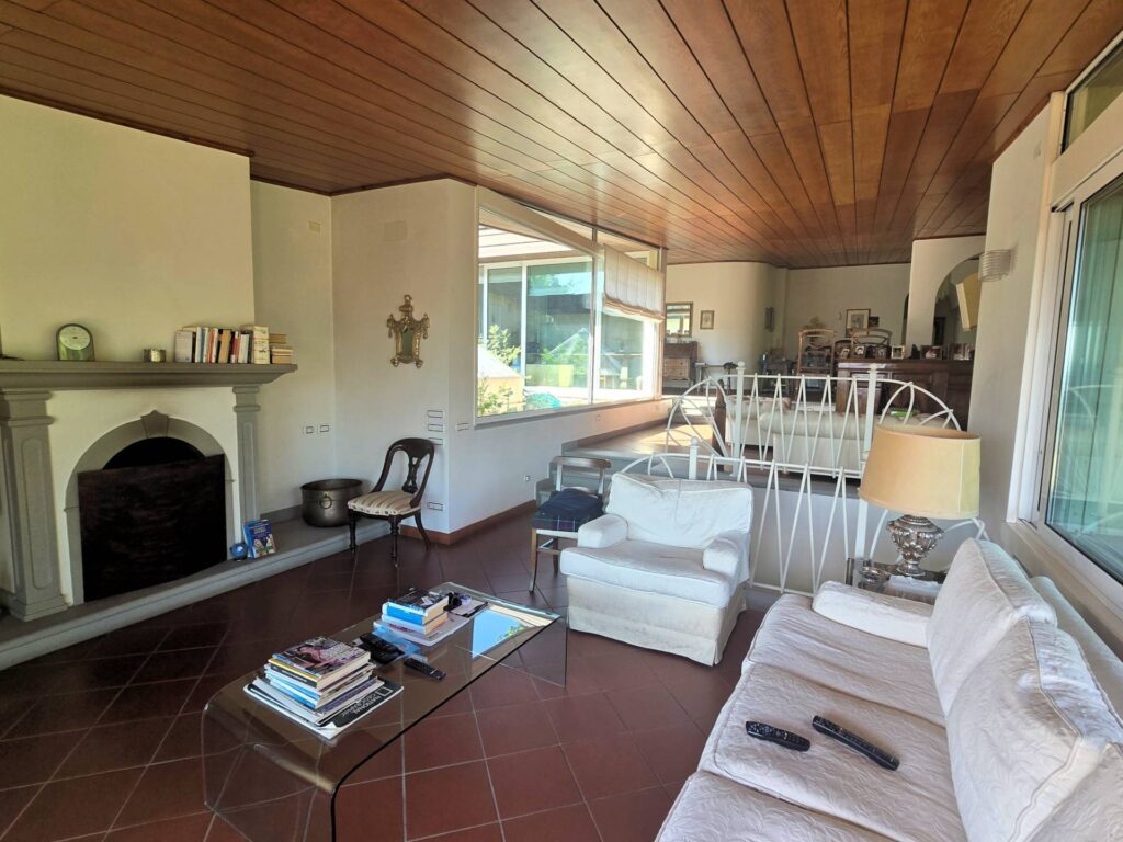 1530-Villa di dimensioni molto importanti con ampio parco in ottima location-Montemurlo-21 Agenzia Immobiliare ASIP