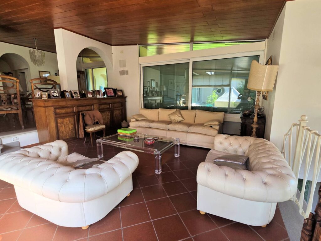 1530-Villa di dimensioni molto importanti con ampio parco in ottima location-Montemurlo-18 Agenzia Immobiliare ASIP