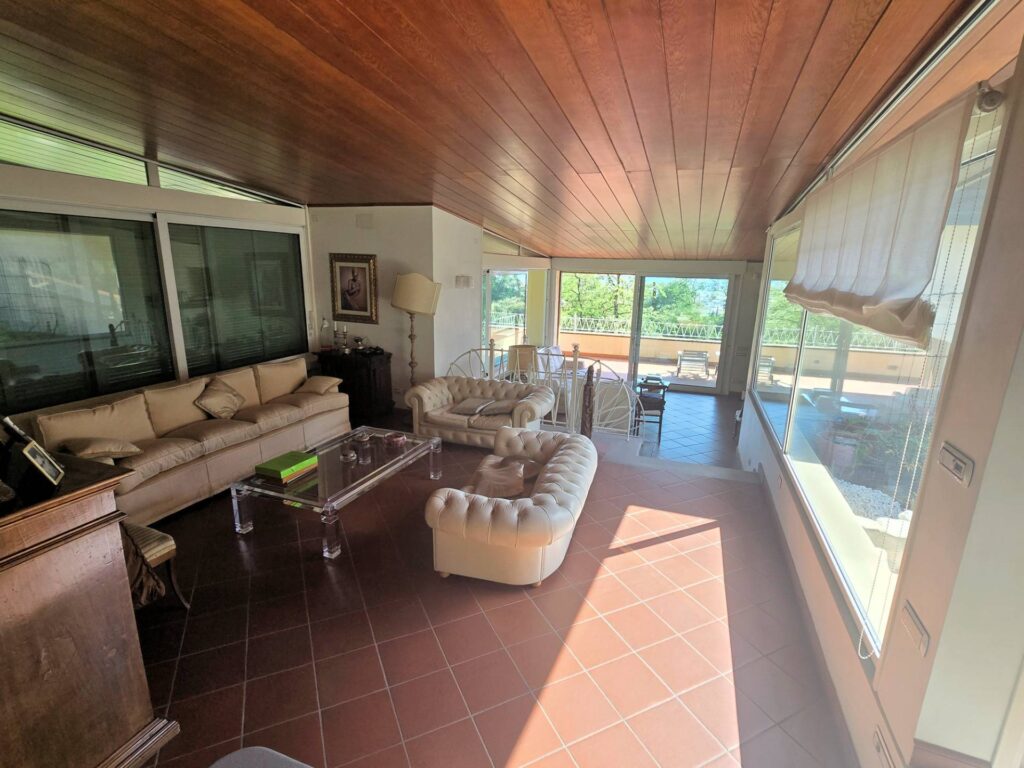 1530-Villa di dimensioni molto importanti con ampio parco in ottima location-Montemurlo-28 Agenzia Immobiliare ASIP