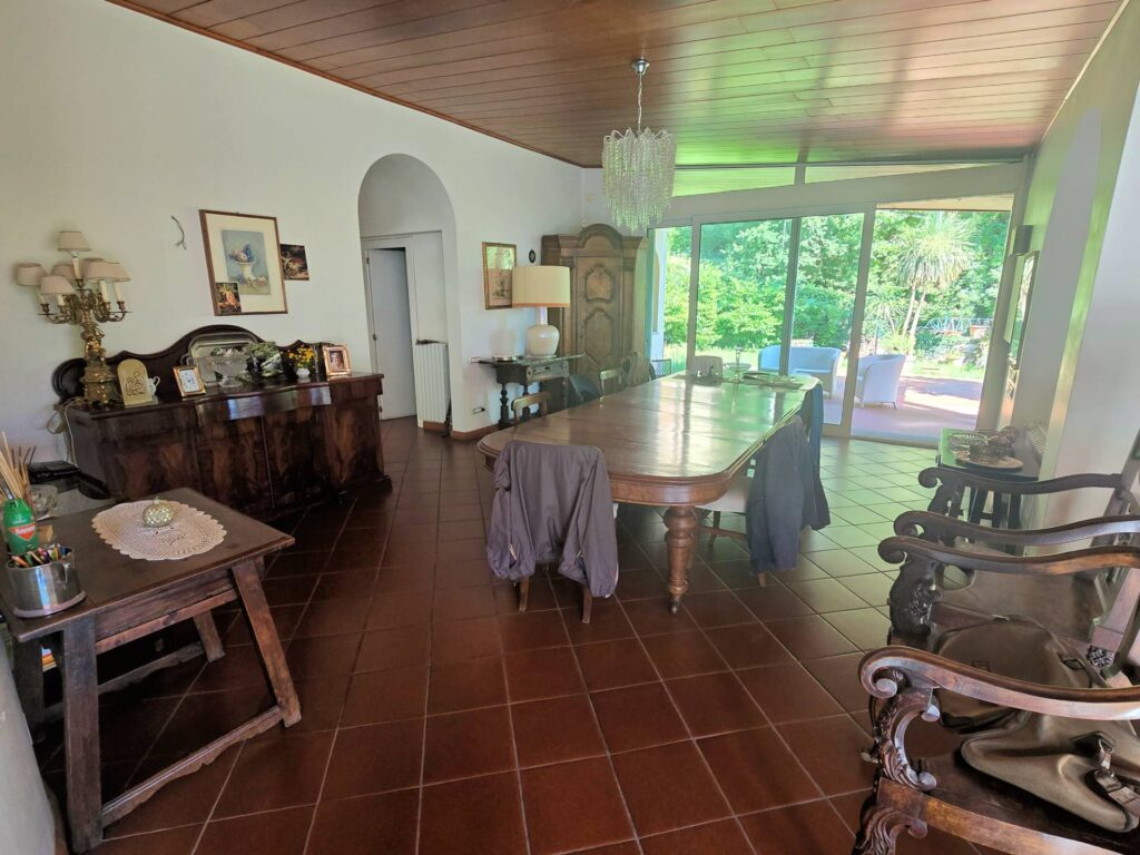 1530-Villa di dimensioni molto importanti con ampio parco in ottima location-Montemurlo-27 Agenzia Immobiliare ASIP