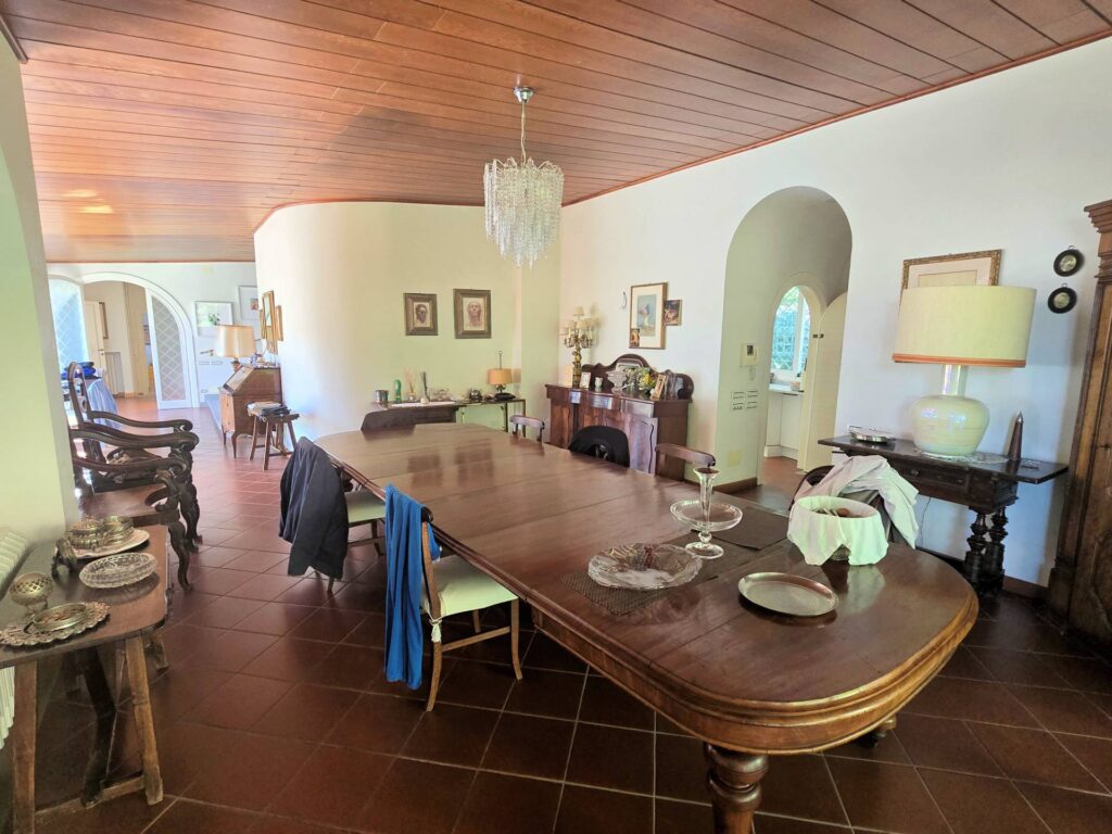 1530-Villa di dimensioni molto importanti con ampio parco in ottima location-Montemurlo-25 Agenzia Immobiliare ASIP