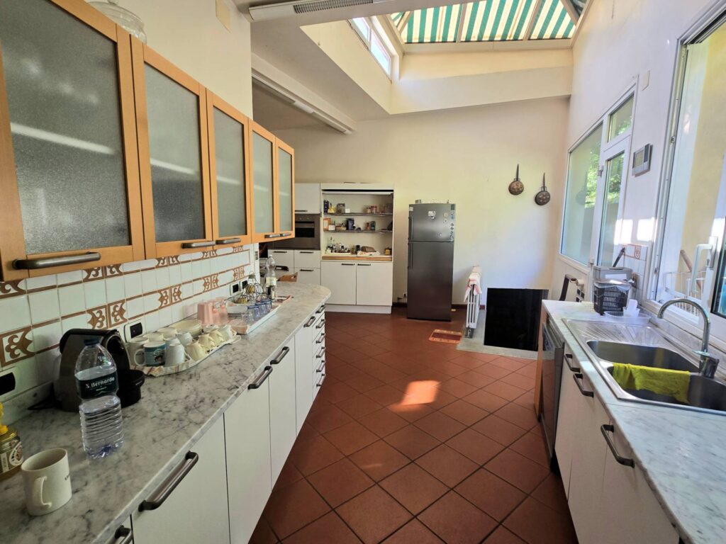 1530-Villa di dimensioni molto importanti con ampio parco in ottima location-Montemurlo-32 Agenzia Immobiliare ASIP