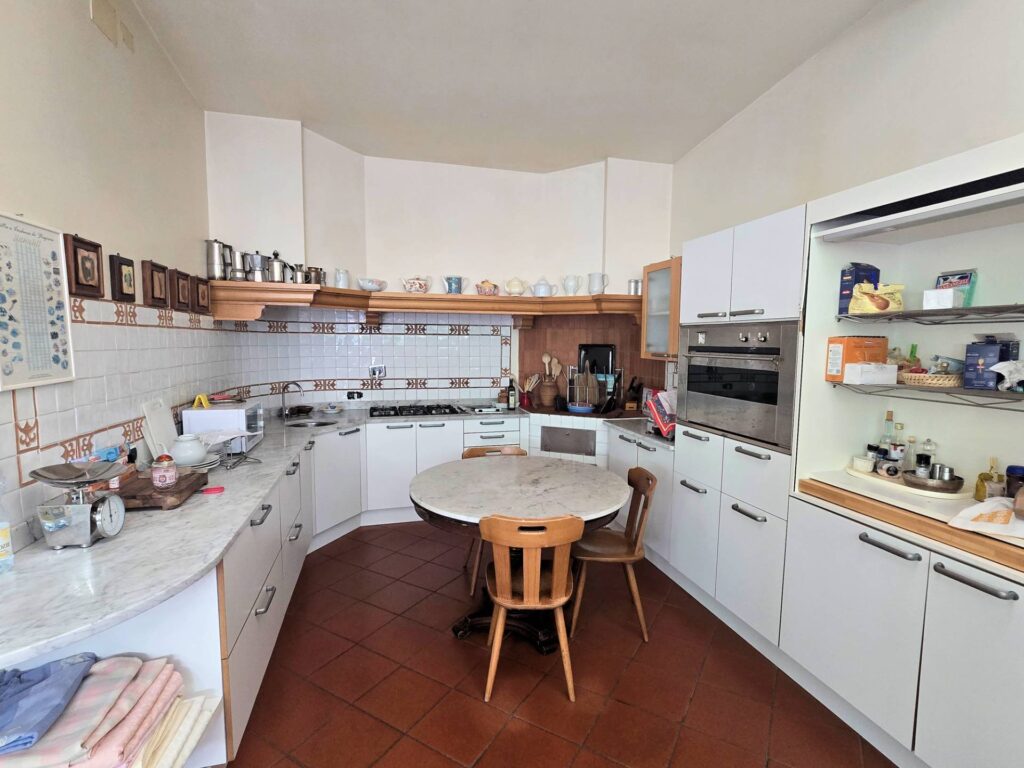 1530-Villa di dimensioni molto importanti con ampio parco in ottima location-Montemurlo-33 Agenzia Immobiliare ASIP