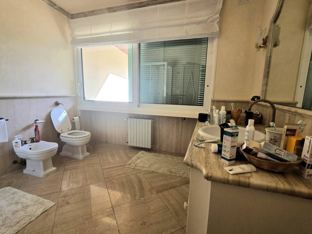 1530-Villa di dimensioni molto importanti con ampio parco in ottima location-Montemurlo-45 Agenzia Immobiliare ASIP