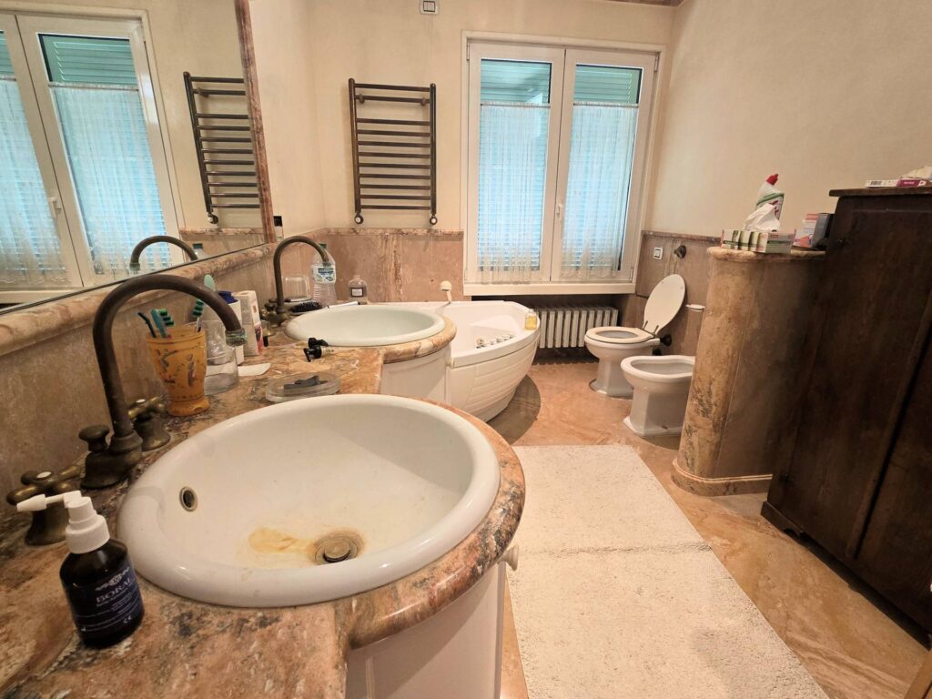 1530-Villa di dimensioni molto importanti con ampio parco in ottima location-Montemurlo-43 Agenzia Immobiliare ASIP