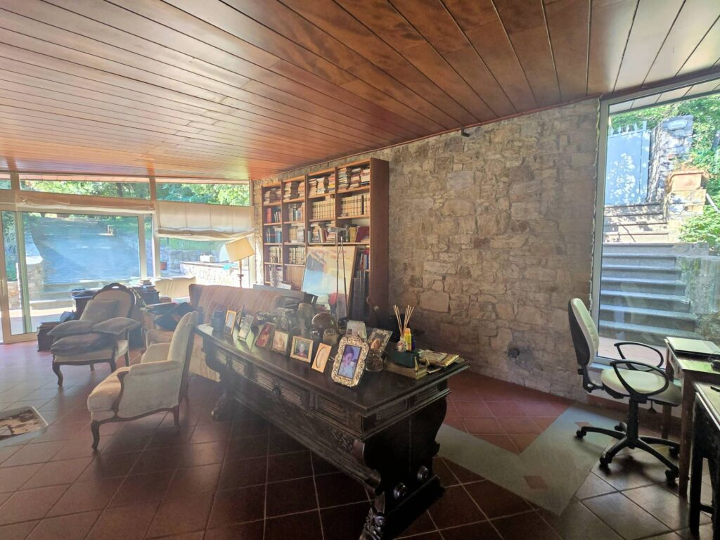 1530-Villa di dimensioni molto importanti con ampio parco in ottima location-Montemurlo-30 Agenzia Immobiliare ASIP