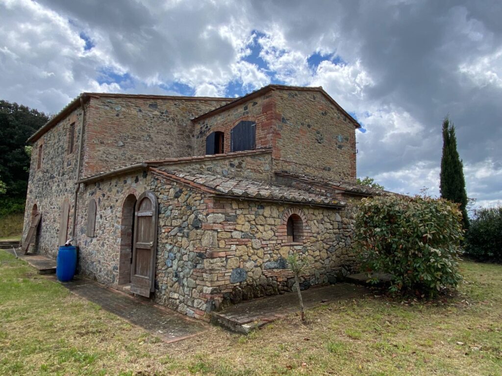 1531-Casa colonica di ampia superficie in posizione dominante con vista panoramica-Pomarance-9 Agenzia Immobiliare ASIP