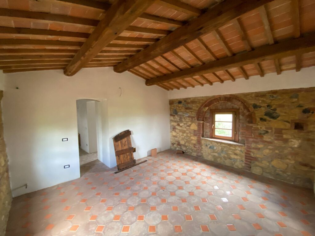 1531-Casa colonica di ampia superficie in posizione dominante con vista panoramica-Pomarance-24 Agenzia Immobiliare ASIP