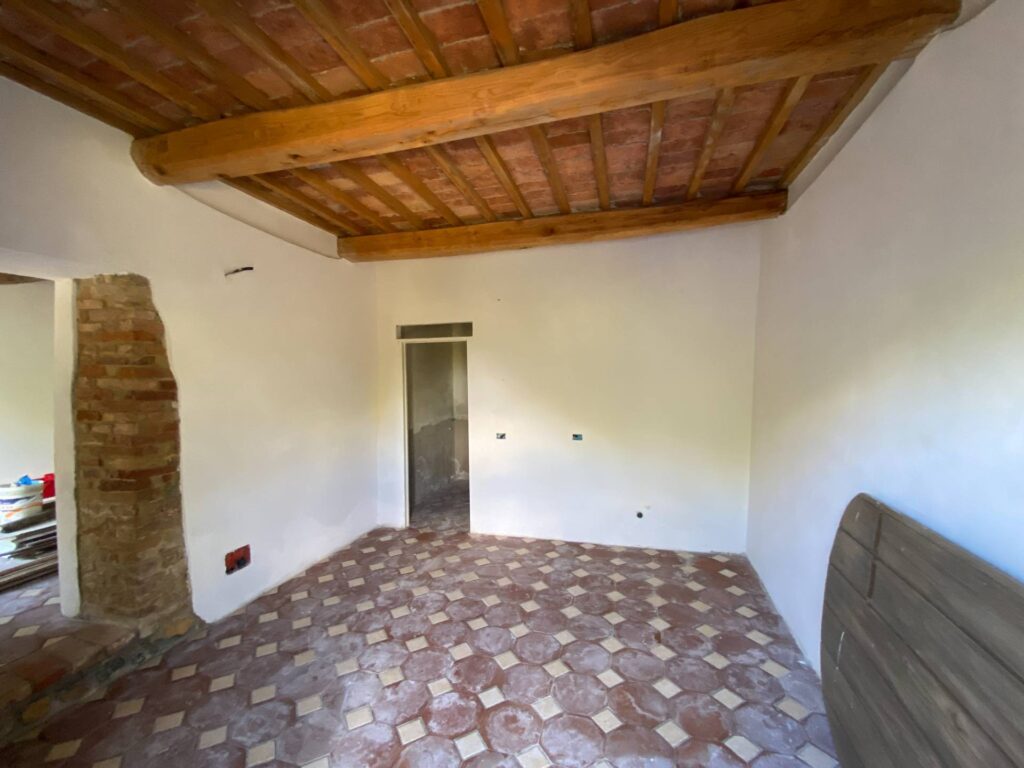 1531-Casa colonica di ampia superficie in posizione dominante con vista panoramica-Pomarance-20 Agenzia Immobiliare ASIP