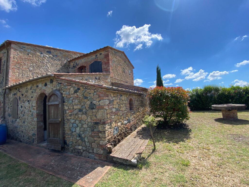 1531-Casa colonica di ampia superficie in posizione dominante con vista panoramica-Pomarance-14 Agenzia Immobiliare ASIP