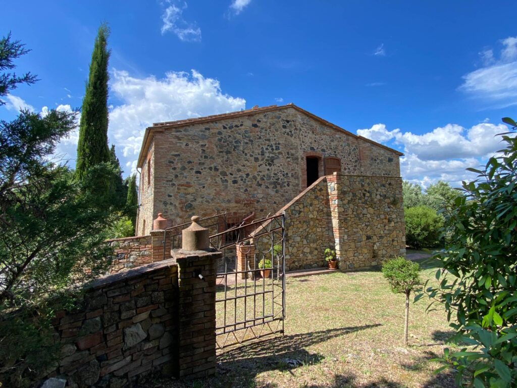 1531-Casa colonica di ampia superficie in posizione dominante con vista panoramica-Pomarance-5 Agenzia Immobiliare ASIP