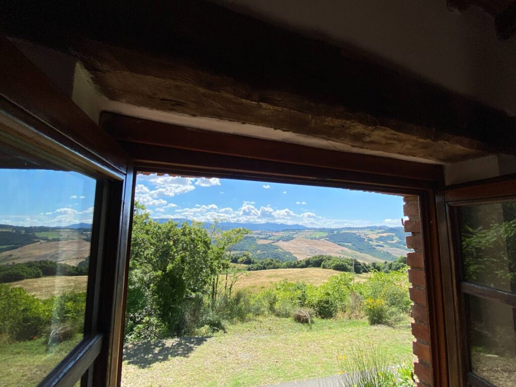 1531-Casa colonica di ampia superficie in posizione dominante con vista panoramica-Pomarance-2 Agenzia Immobiliare ASIP