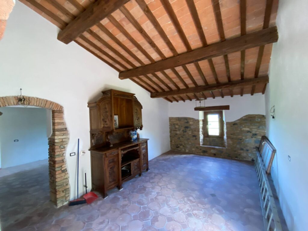 1531-Casa colonica di ampia superficie in posizione dominante con vista panoramica-Pomarance-21 Agenzia Immobiliare ASIP
