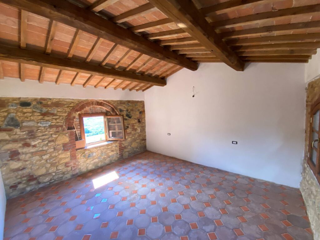 1531-Casa colonica di ampia superficie in posizione dominante con vista panoramica-Pomarance-23 Agenzia Immobiliare ASIP