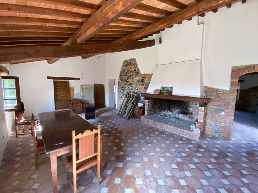 1531-Casa colonica di ampia superficie in posizione dominante con vista panoramica-Pomarance-18 Agenzia Immobiliare ASIP