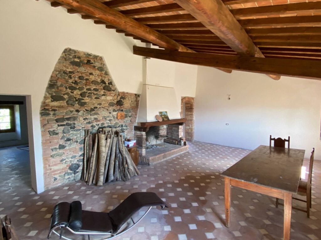 1531-Casa colonica di ampia superficie in posizione dominante con vista panoramica-Pomarance-17 Agenzia Immobiliare ASIP