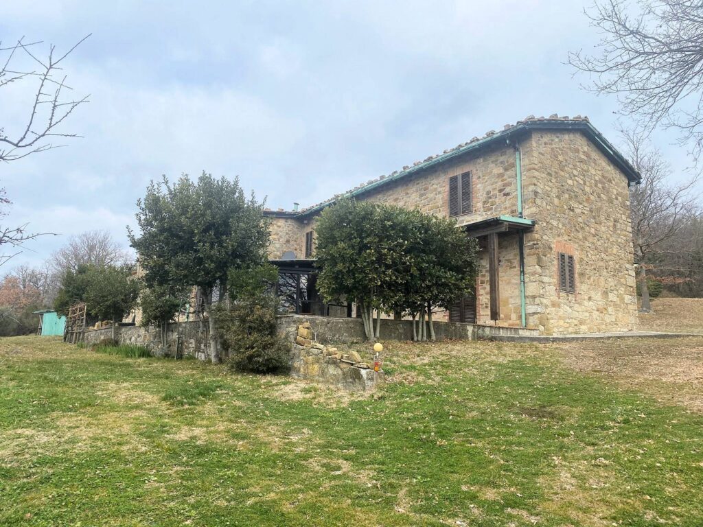 1532-Casa colonica di ampia superficie in posizione panoramica-Castelnuovo di Val di Cecina-6 Agenzia Immobiliare ASIP