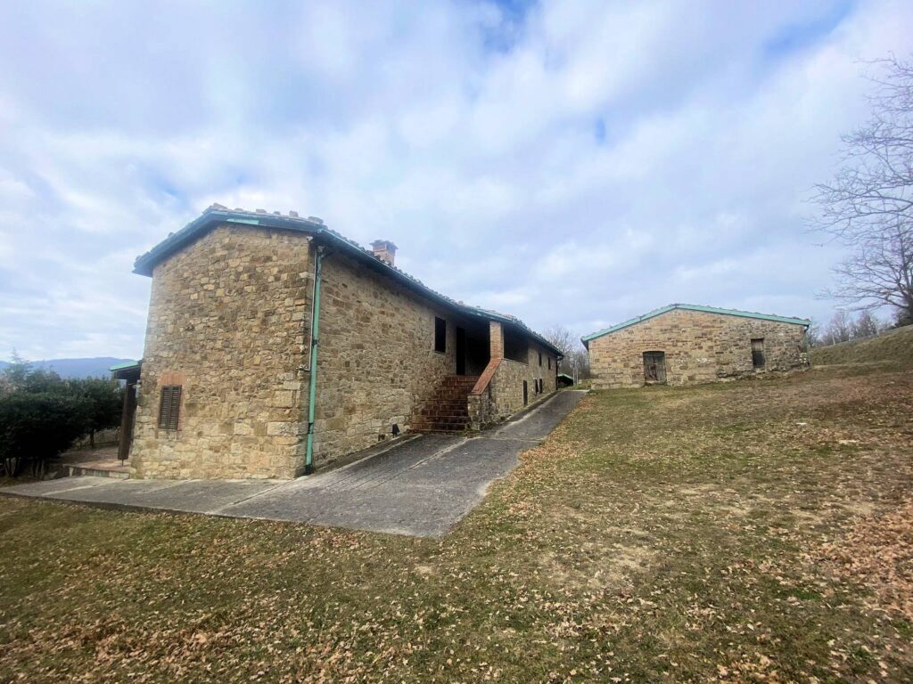 1532-Casa colonica di ampia superficie in posizione panoramica-Castelnuovo di Val di Cecina-4 Agenzia Immobiliare ASIP