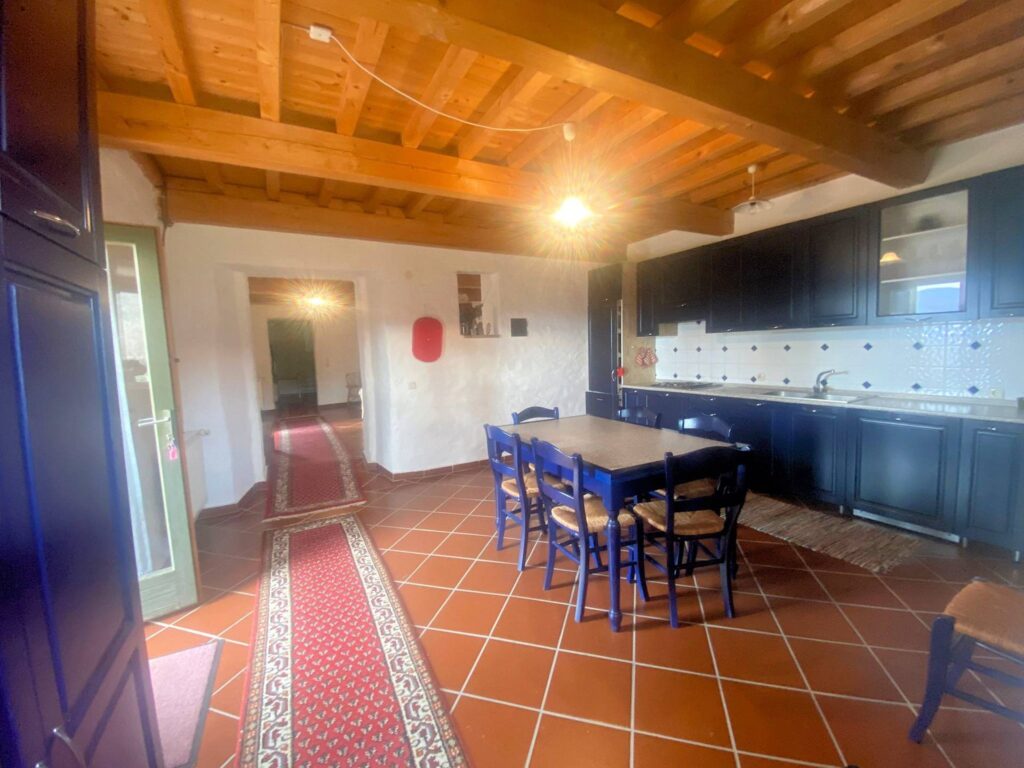 1532-Casa colonica di ampia superficie in posizione panoramica-Castelnuovo di Val di Cecina-18 Agenzia Immobiliare ASIP