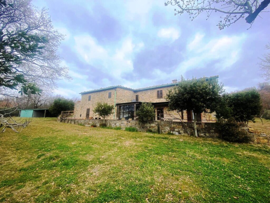 1532-Casa colonica di ampia superficie in posizione panoramica-Castelnuovo di Val di Cecina-10 Agenzia Immobiliare ASIP