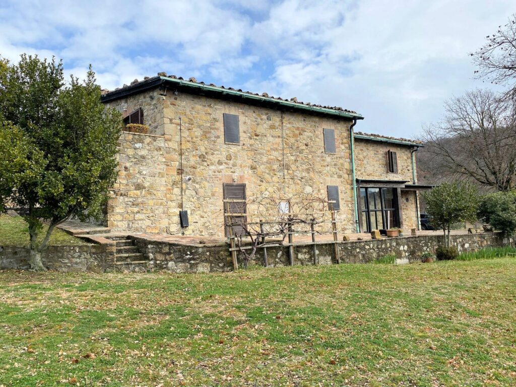 1532-Casa colonica di ampia superficie in posizione panoramica-Castelnuovo di Val di Cecina-15 Agenzia Immobiliare ASIP
