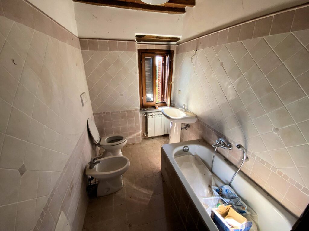 1533-Porzione terratetto di villa bifamiliare in stile rustico Toscano-Castelnuovo di Val di Cecina-33 Agenzia Immobiliare ASIP
