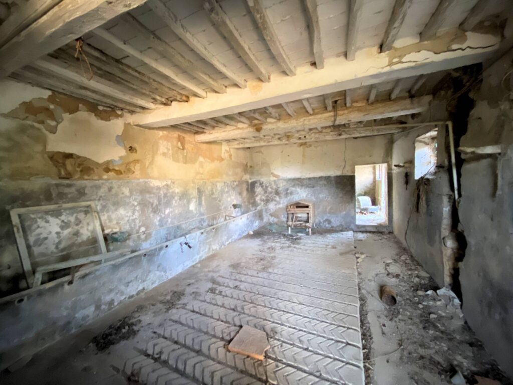 1535-Colonica in pietra da ristrutturare con vista panoramica mozzafiato-Monteverdi Marittimo-19 Agenzia Immobiliare ASIP