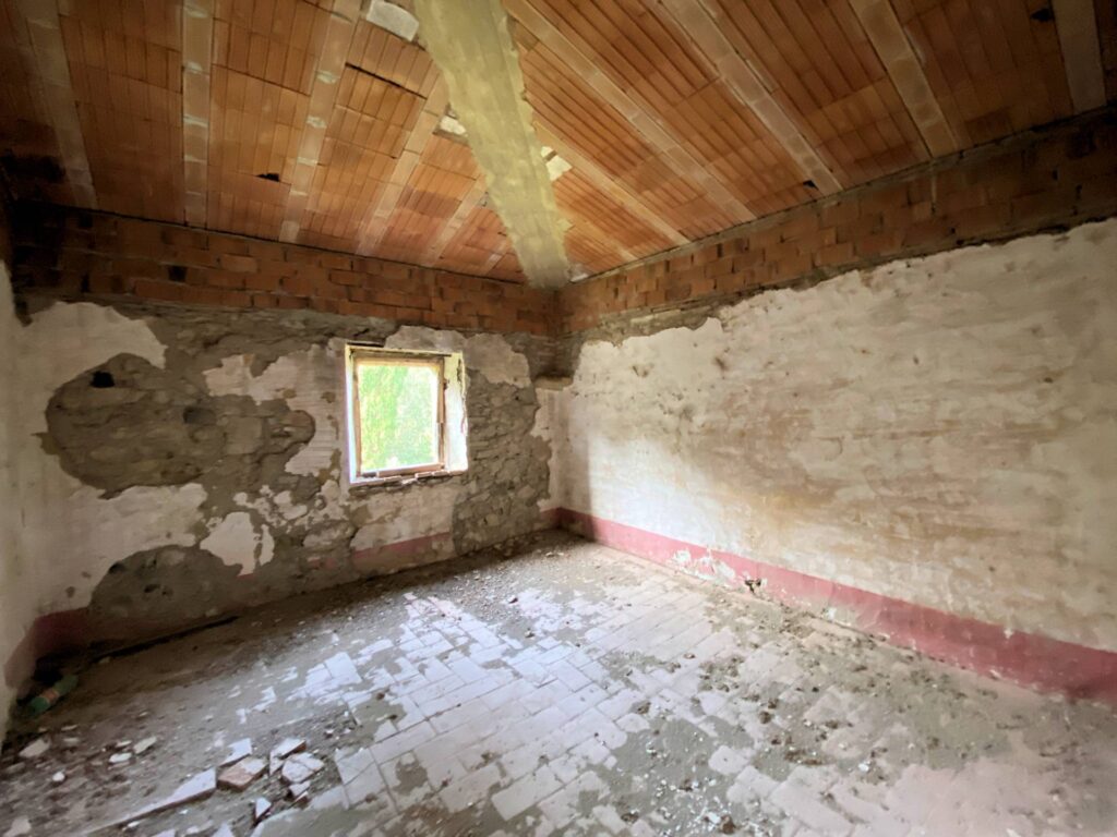 1536-Colonica da ristrutturare con ampio terreno in posizione panoramica-Lajatico-19 Agenzia Immobiliare ASIP