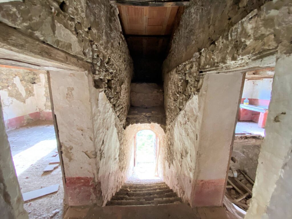 1536-Colonica da ristrutturare con ampio terreno in posizione panoramica-Lajatico-20 Agenzia Immobiliare ASIP