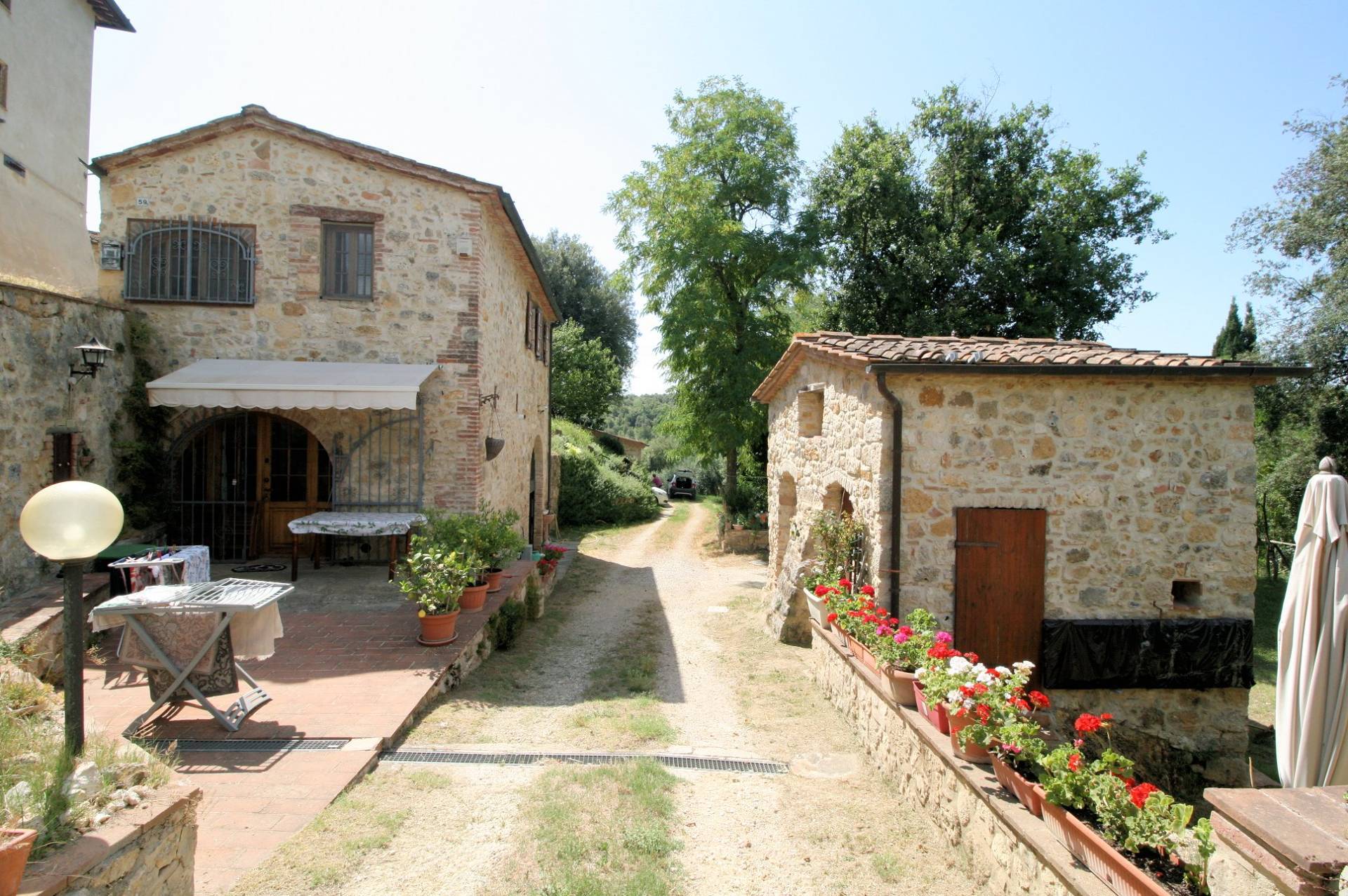 1539-Antico fienile completamente ristrutturato con giardino e annessi  posto in un piccolo borgo-Colle di Val d'Elsa-1 Agenzia Immobiliare ASIP