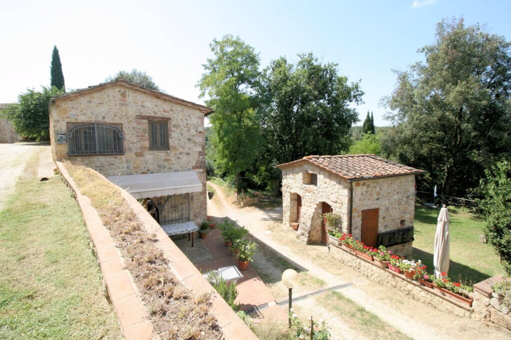 1539-Antico fienile completamente ristrutturato con giardino e annessi  posto in un piccolo borgo-Colle di Val d'Elsa-3 Agenzia Immobiliare ASIP