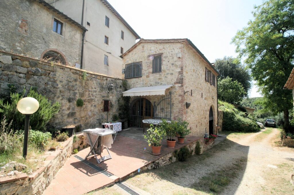 1539-Antico fienile completamente ristrutturato con giardino e annessi  posto in un piccolo borgo-Colle di Val d'Elsa-4 Agenzia Immobiliare ASIP