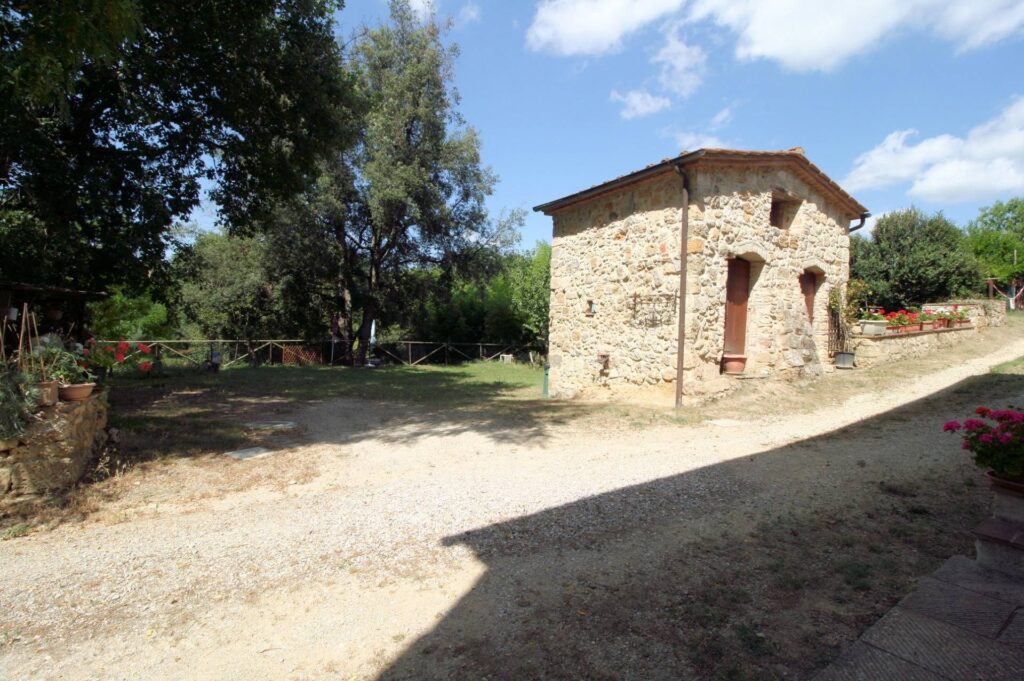 1539-Antico fienile completamente ristrutturato con giardino e annessi  posto in un piccolo borgo-Colle di Val d'Elsa-8 Agenzia Immobiliare ASIP