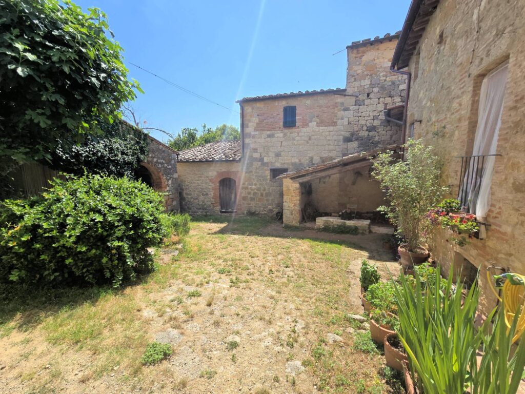 1539-Antico fienile completamente ristrutturato con giardino e annessi  posto in un piccolo borgo-Colle di Val d'Elsa-37 Agenzia Immobiliare ASIP